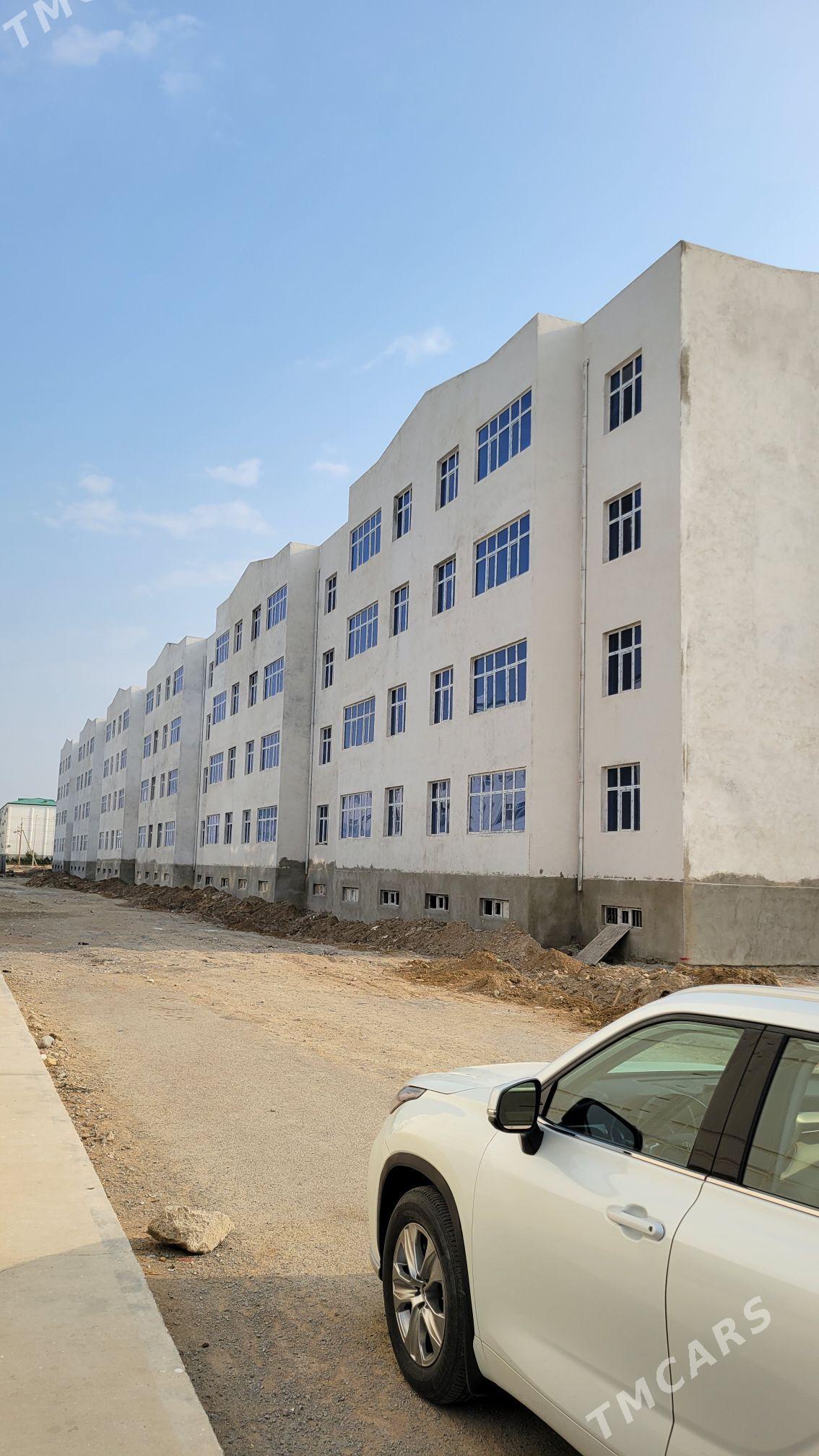 Änew pol elitga 4/4 3 komnat - Анев - img 1