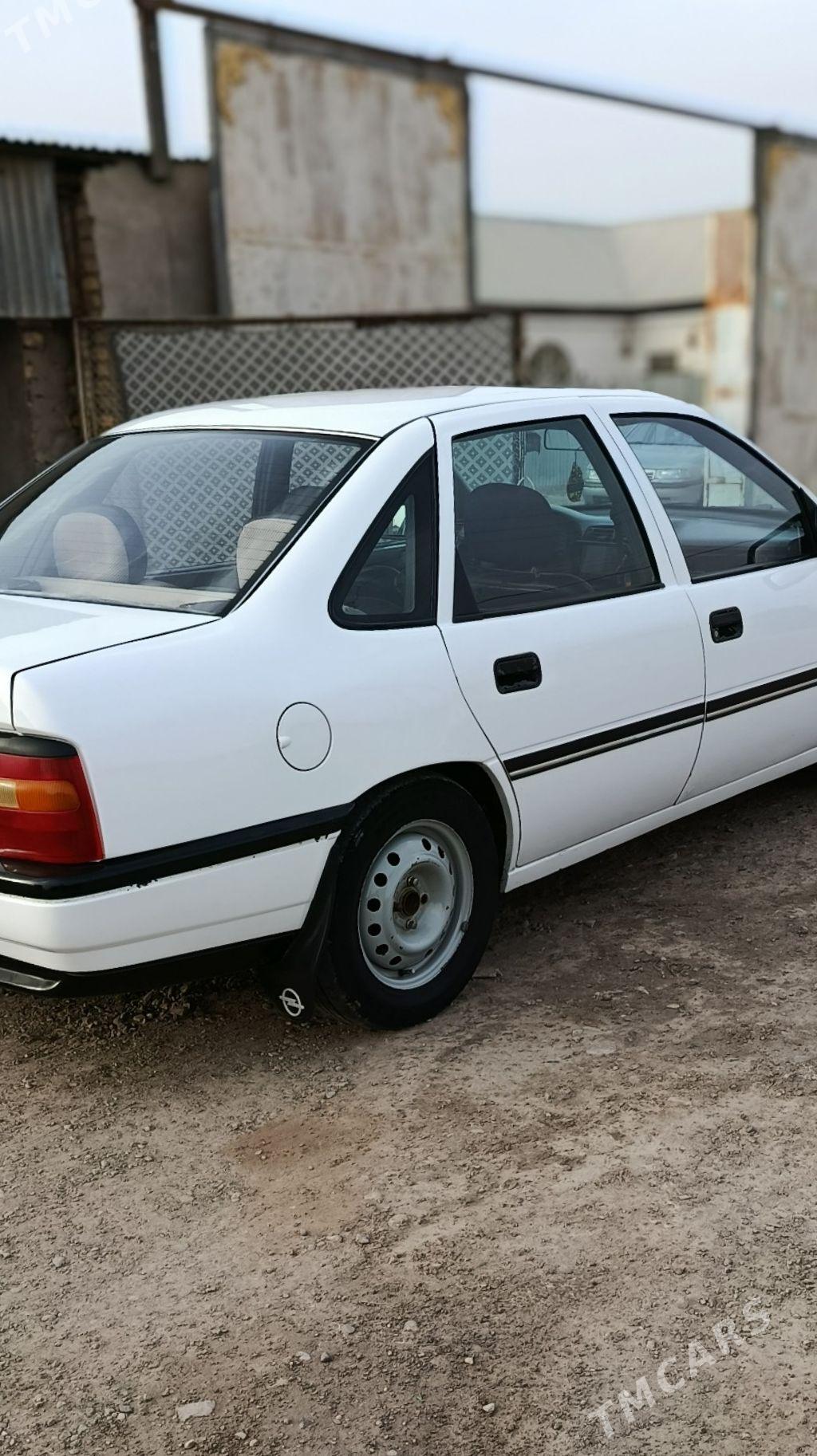 Opel Vectra 1990 - 45 000 TMT - Mary - img 7