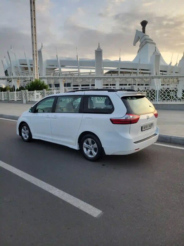 Toyota Sienna 2020 - 355 000 TMT - Ашхабад - img 5