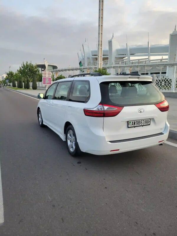 Toyota Sienna 2020 - 355 000 TMT - Ашхабад - img 4