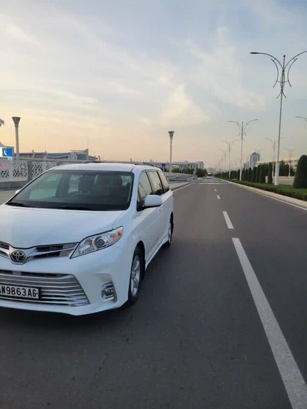 Toyota Sienna 2020 - 355 000 TMT - Ашхабад - img 2