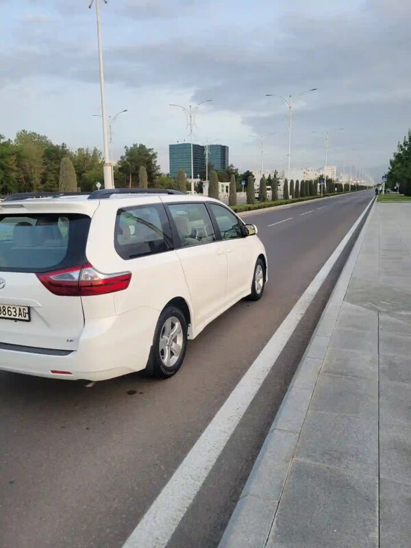 Toyota Sienna 2020 - 355 000 TMT - Ашхабад - img 3