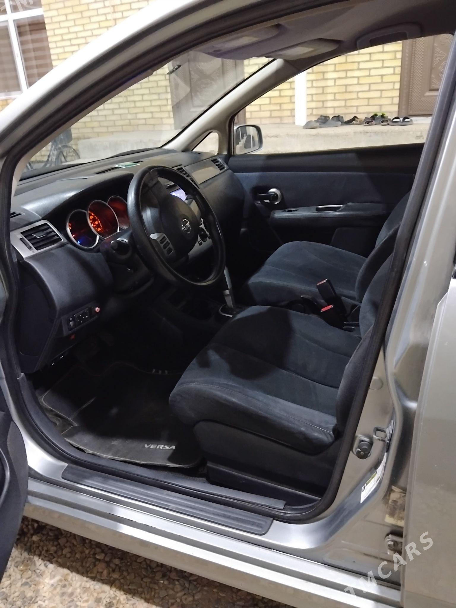 Nissan Versa 2009 - 130 000 TMT - Мары - img 4