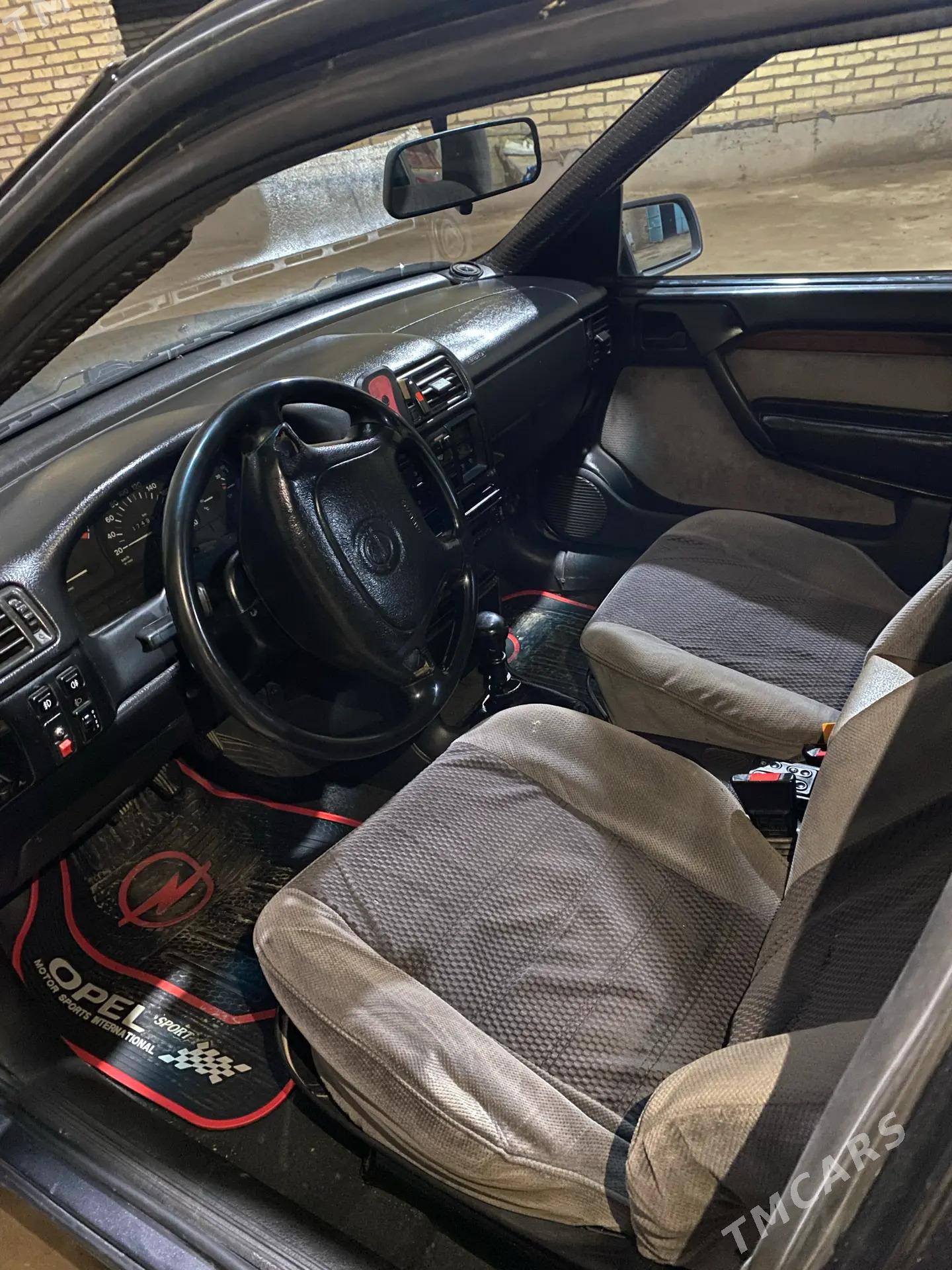 Opel Vectra 1994 - 55 000 TMT - Чарджоу - img 7