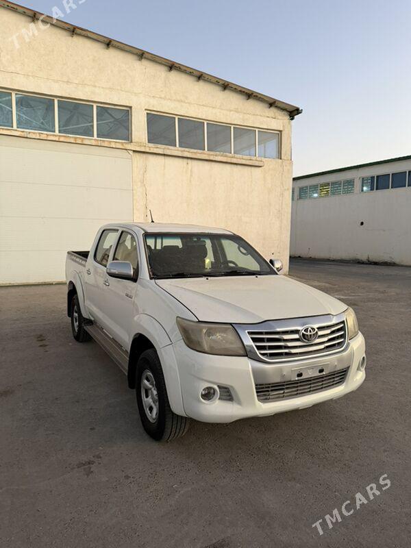 Toyota Hilux 2014 - 270 000 TMT - Aşgabat - img 2