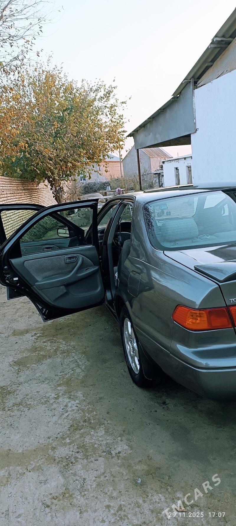 Toyota Camry 2001 - 122 000 TMT - Ёлётен - img 2