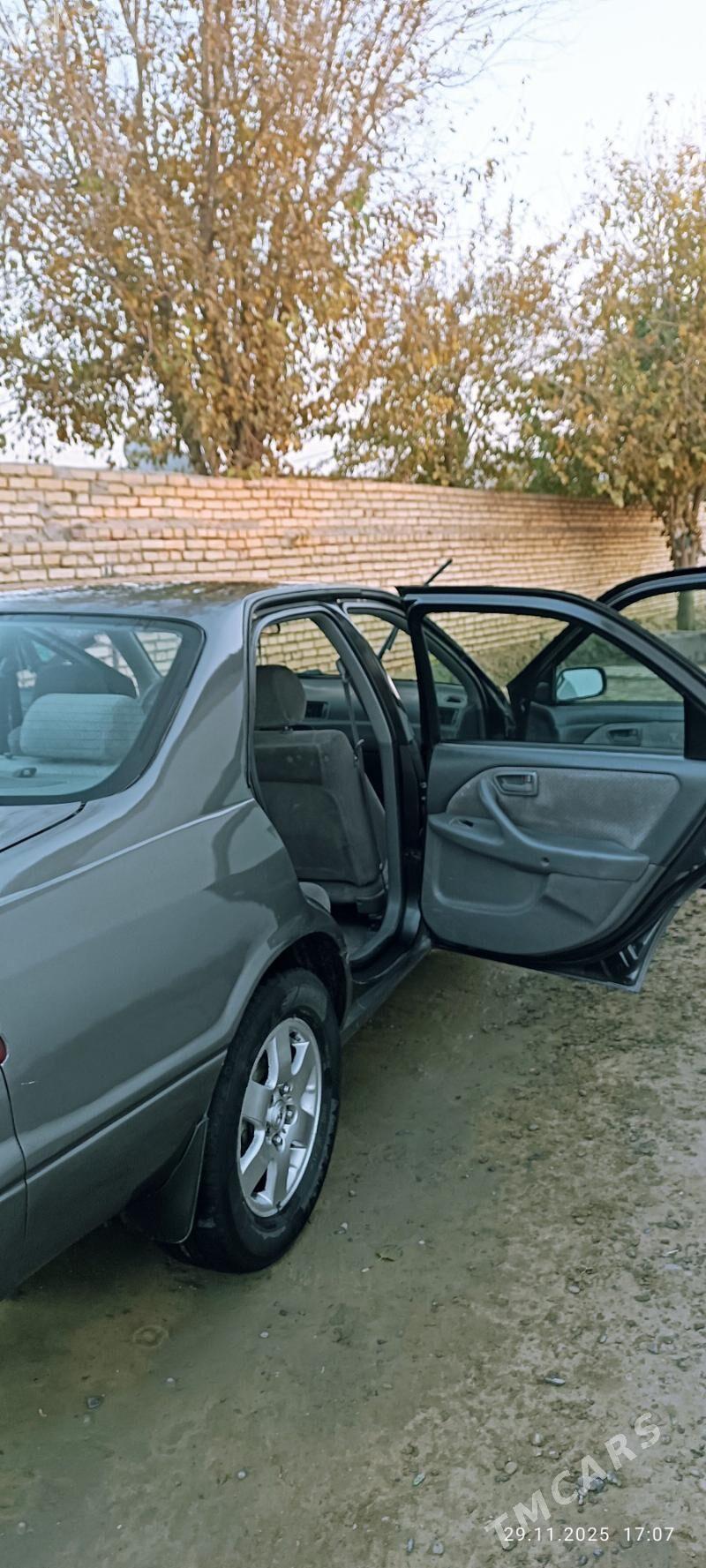 Toyota Camry 2001 - 122 000 TMT - Ёлётен - img 7