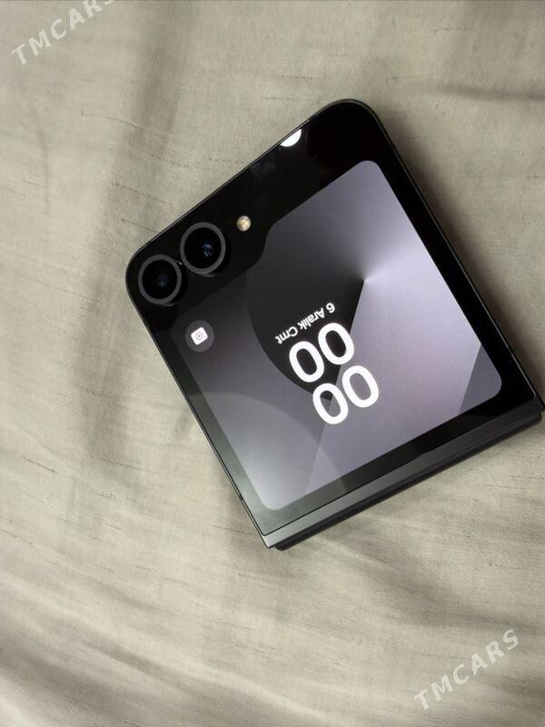 Samsung Z Flip6 Carbon - Балканабат - img 1