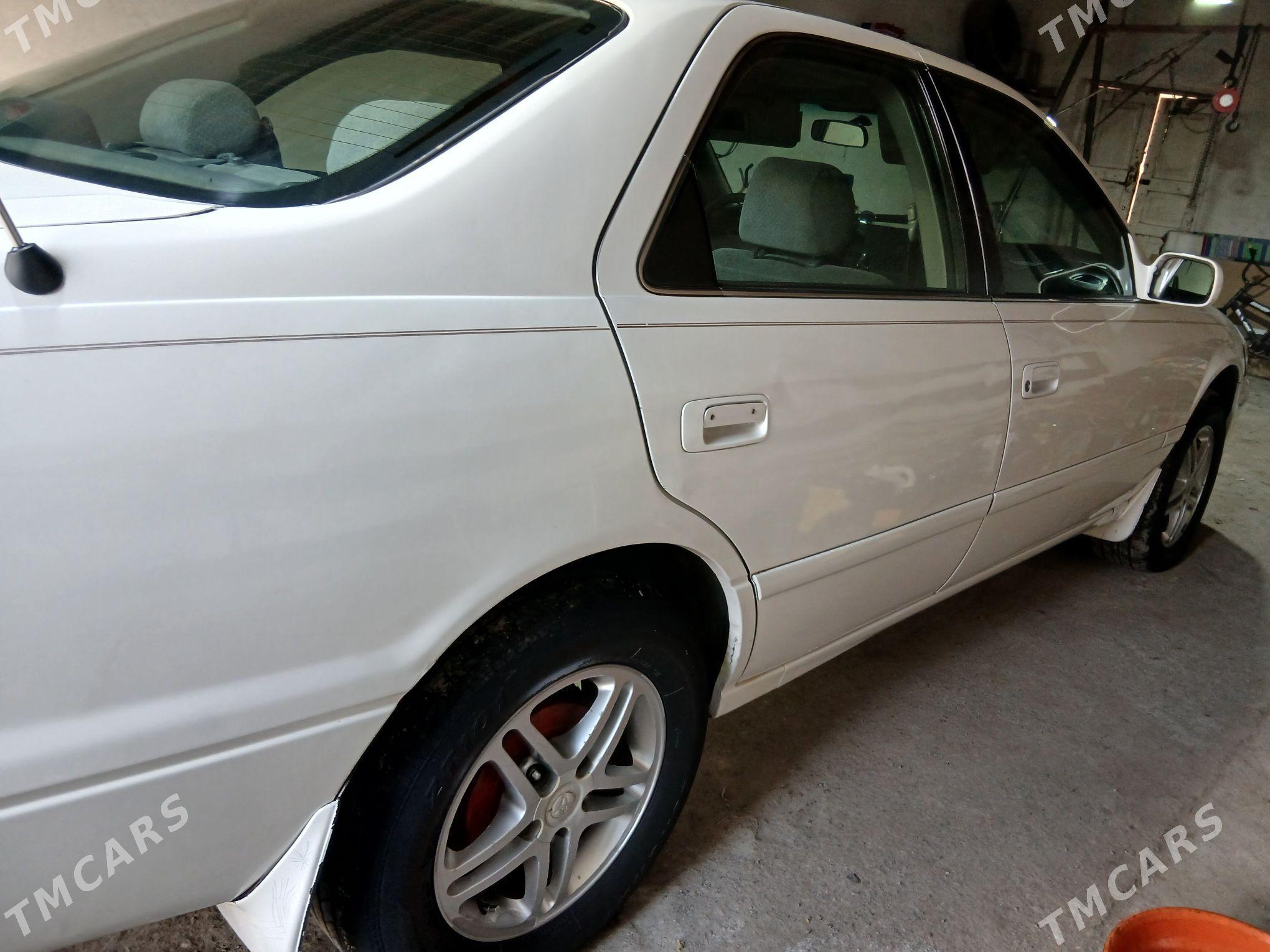 Toyota Camry 2000 - 130 000 TMT - Дашогуз - img 5