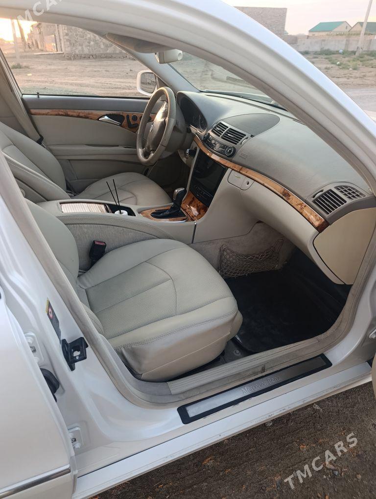 Mercedes-Benz E350 2006 - 190 000 TMT - Берекет - img 3