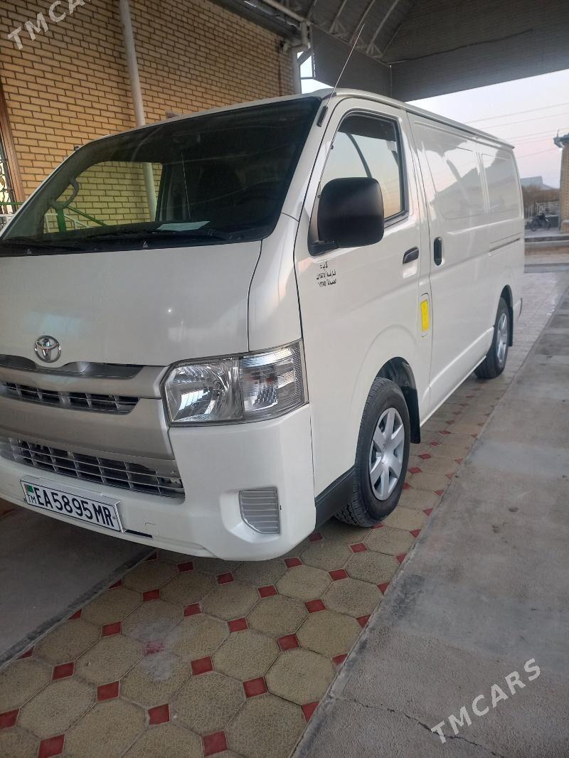 Toyota Hiace 2017 - 370 000 TMT - Мары - img 1