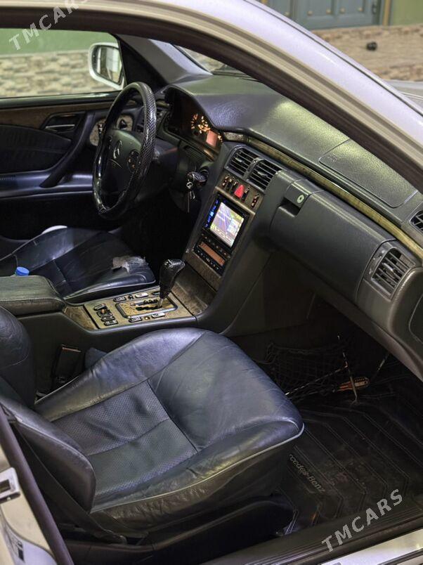 Mercedes-Benz E320 2001 - 130 000 TMT - Балканабат - img 7