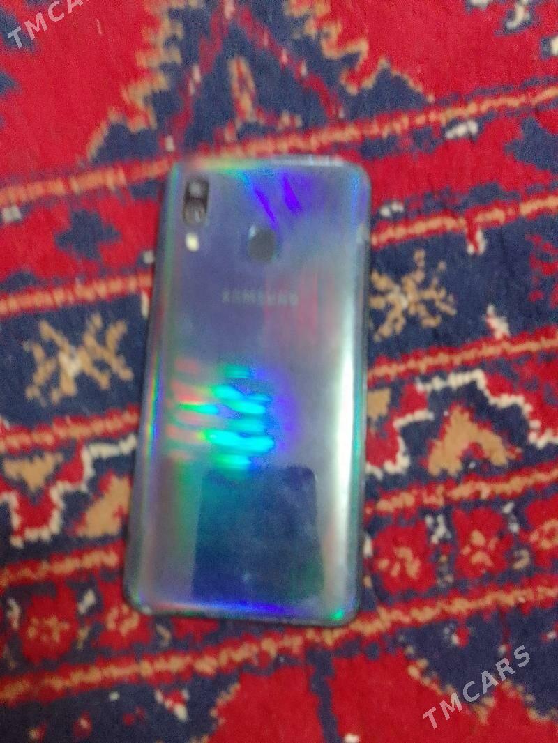 Samsung A40 - Туркменбаши - img 2