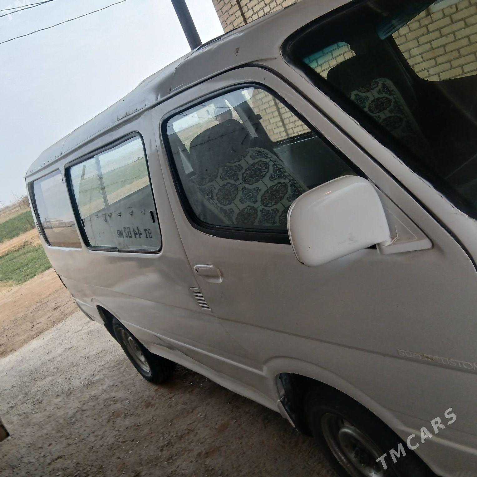 Toyota Hiace 1989 - 40 000 TMT - Murgap - img 2