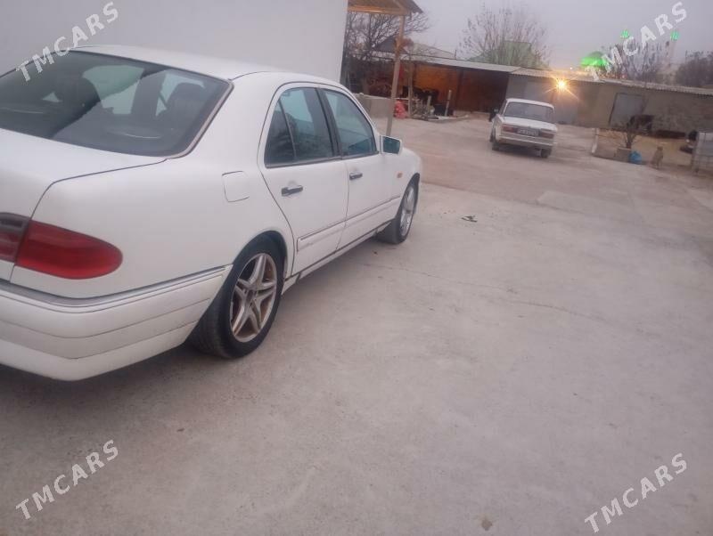 Mercedes-Benz E320 1996 - 50 000 TMT - Анев - img 3