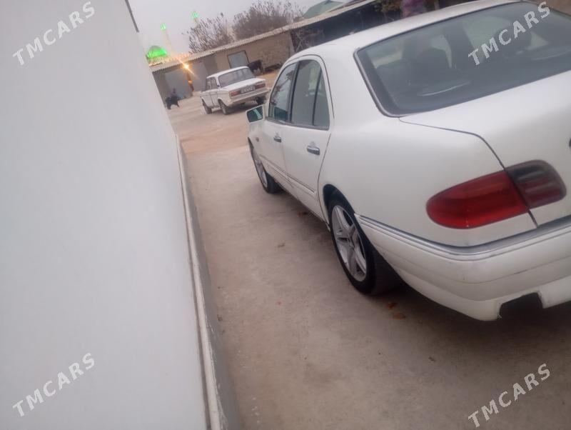 Mercedes-Benz E320 1996 - 50 000 TMT - Анев - img 4