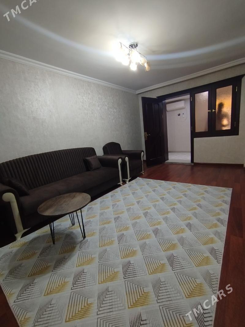 10 мкр 4/1 этаж 2 ком - 10 мкр - img 1