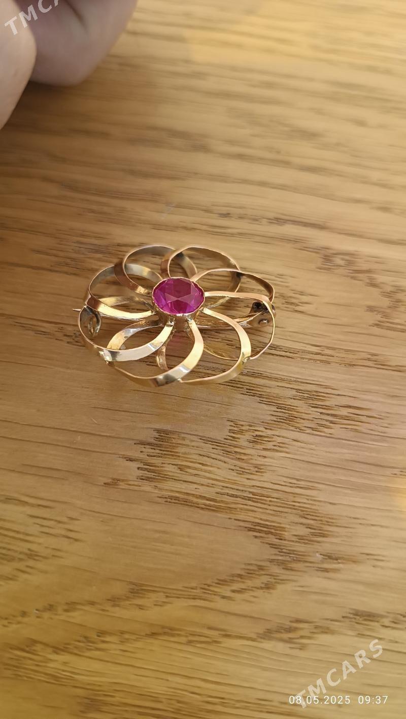 Gyzyl ramaşka broşka - Büzmeýin GRES - img 1