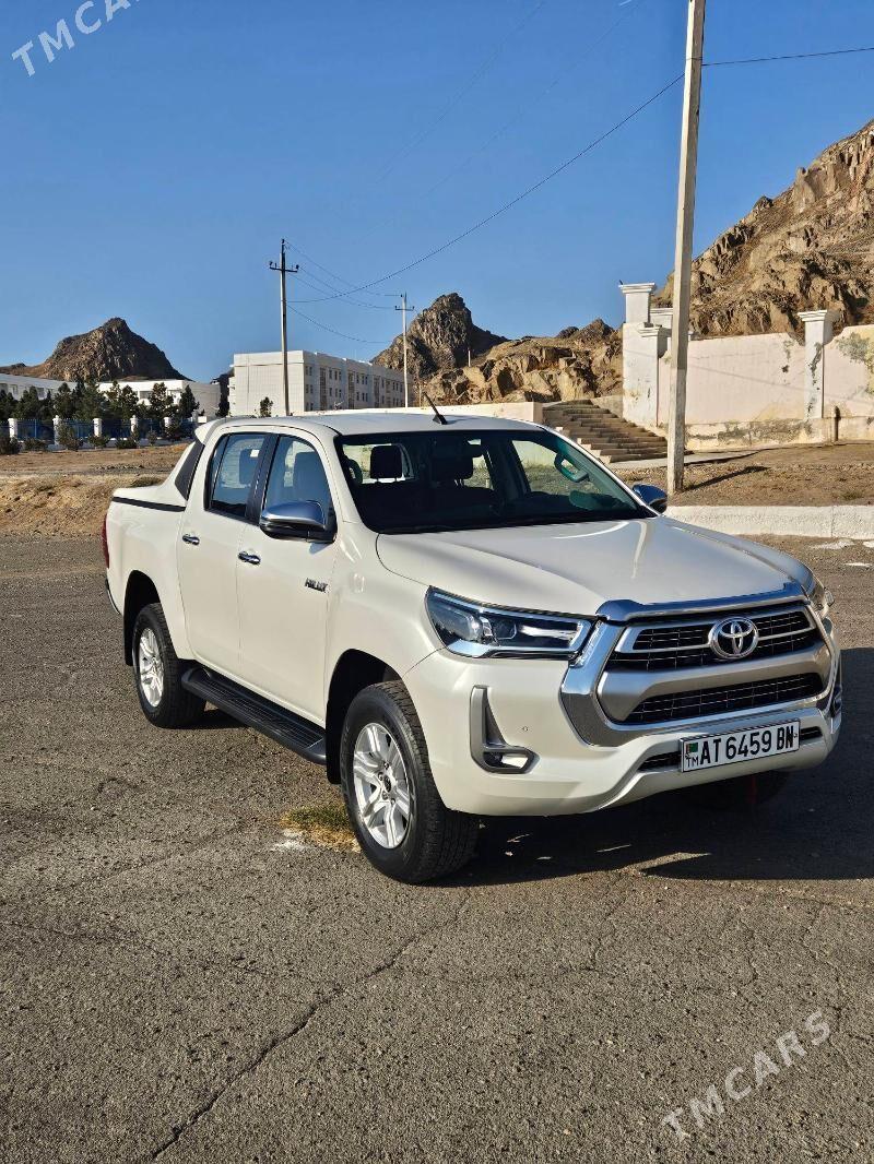 Toyota Hilux 2022 - 580 000 TMT - Туркменбаши - img 3