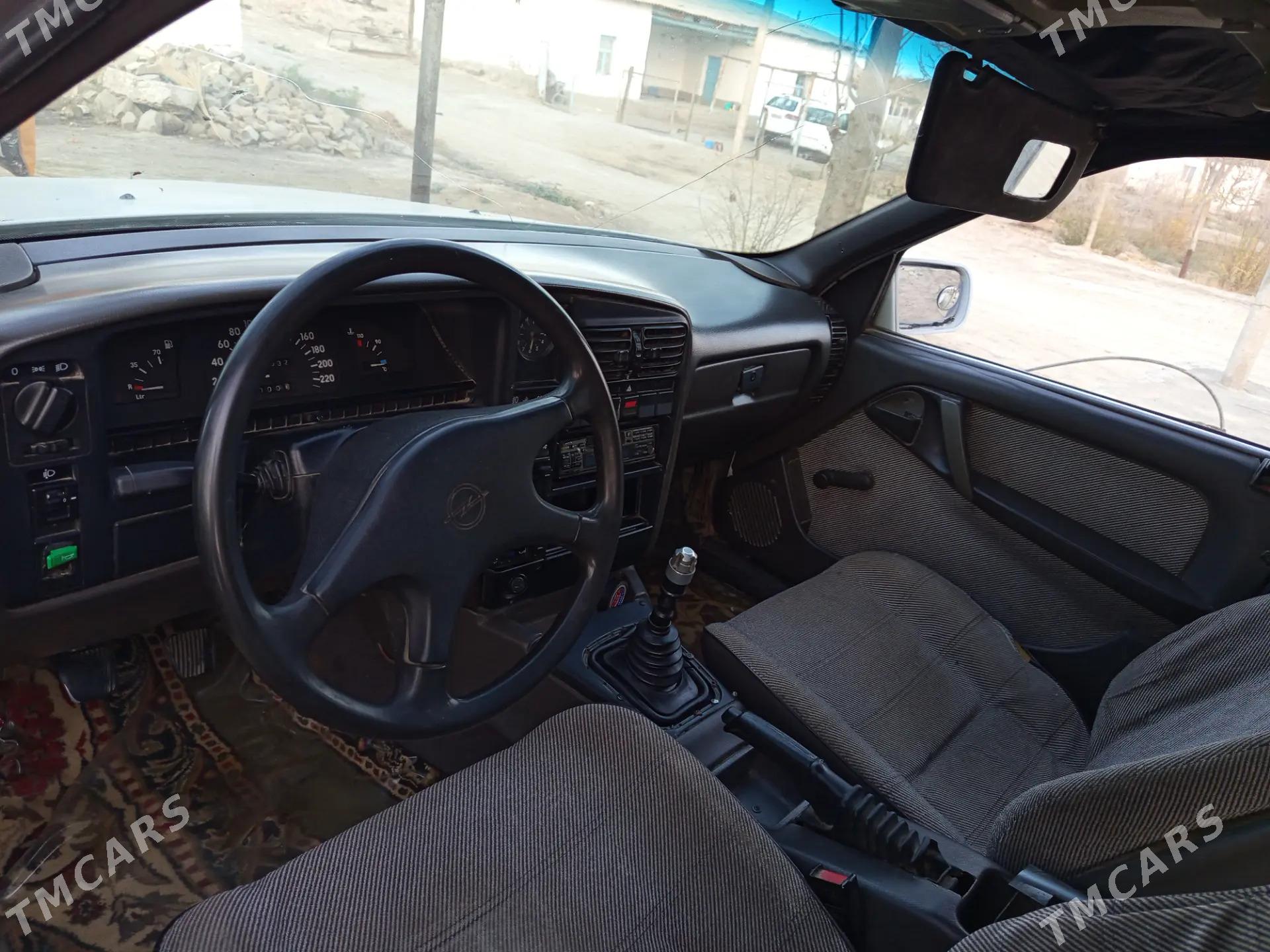 Opel Omega 1990 - 17 000 TMT - Magtymguly - img 1