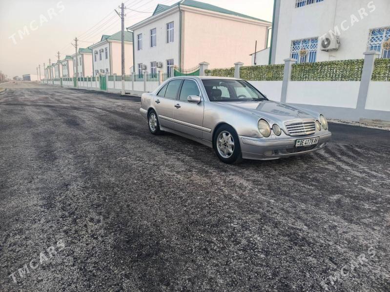 Mercedes-Benz E320 2001 - 85 000 TMT - Бахарден - img 1