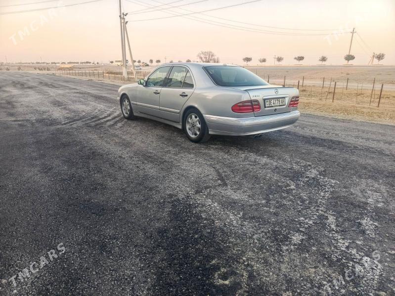 Mercedes-Benz E320 2001 - 85 000 TMT - Бахарден - img 2
