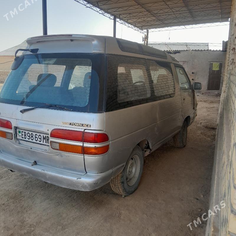 Toyota Hiace 1992 - 25 000 TMT - Türkmengala - img 4