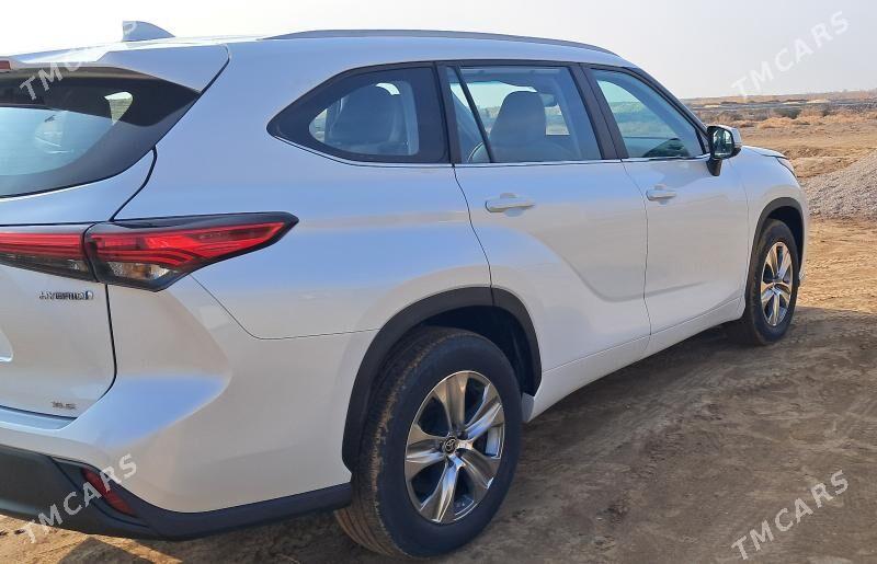 Toyota Highlander Hybrid 2022 - 510 000 TMT - Ýolöten - img 2