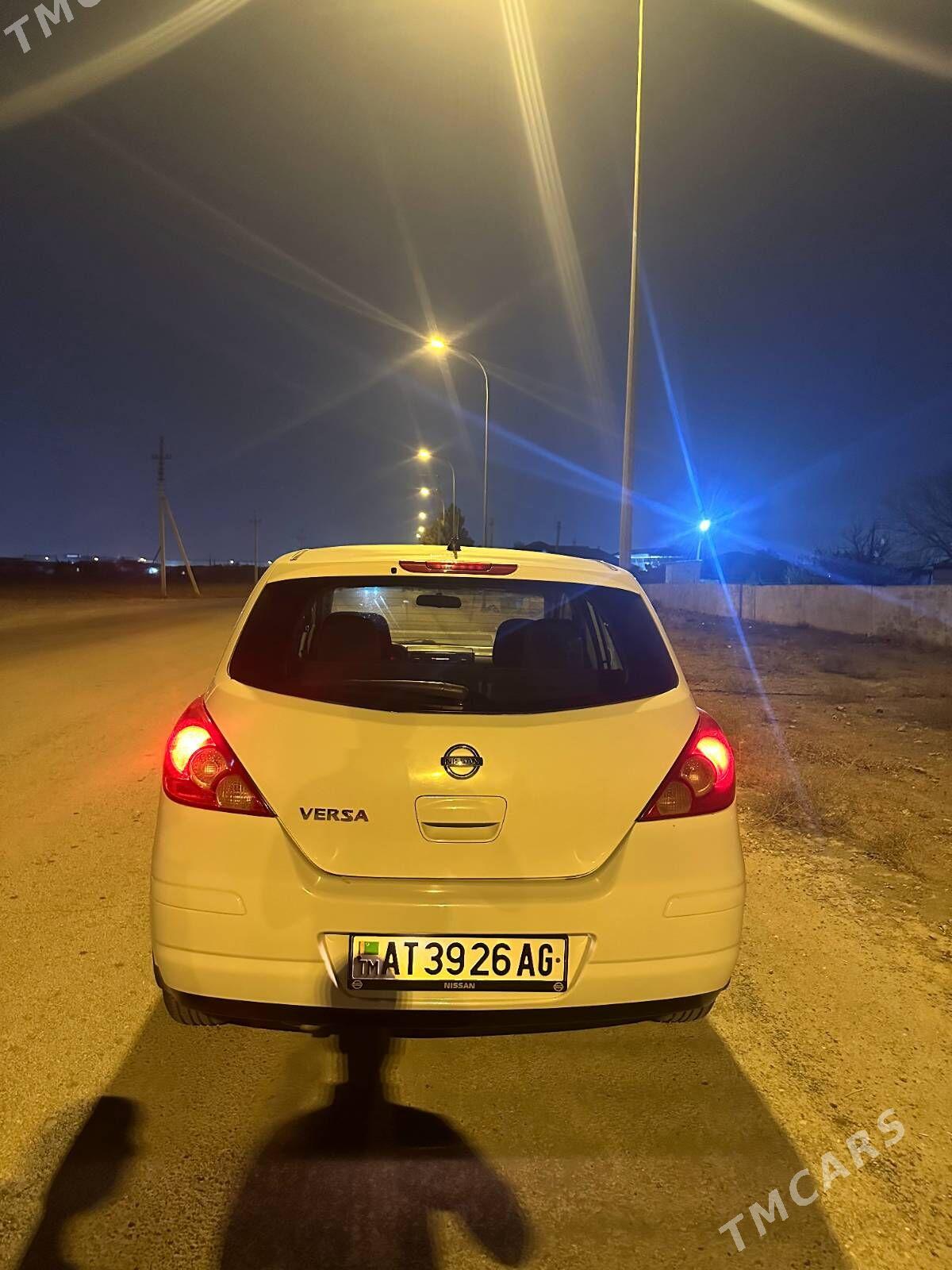 Nissan Versa 2011 - 145 000 TMT - Büzmeýin GRES - img 2