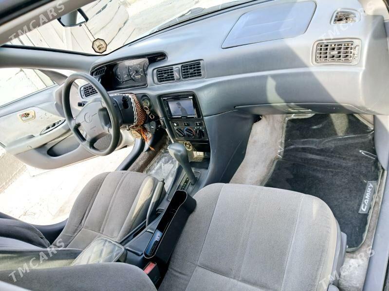 Toyota Camry 2001 - 130 000 TMT - Бахарден - img 5