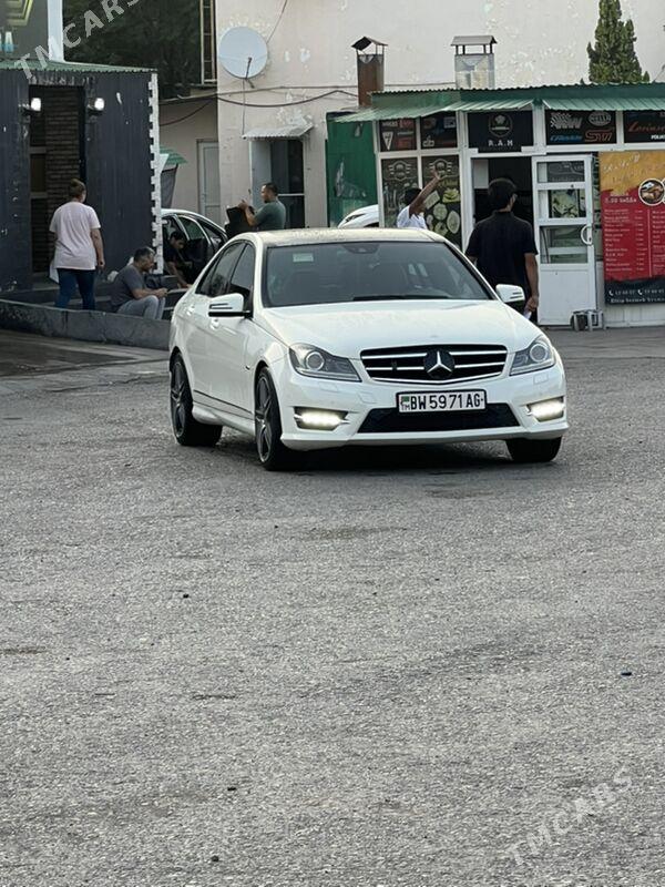 Mercedes-Benz C350 2012 - 320 000 TMT - Кëши - img 7