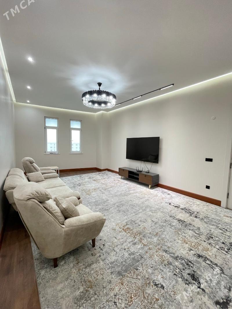 4 ком Элитка Подвойская - Podwoýski köç. (Bitarap Türkmenistan şaýoly) - img 1