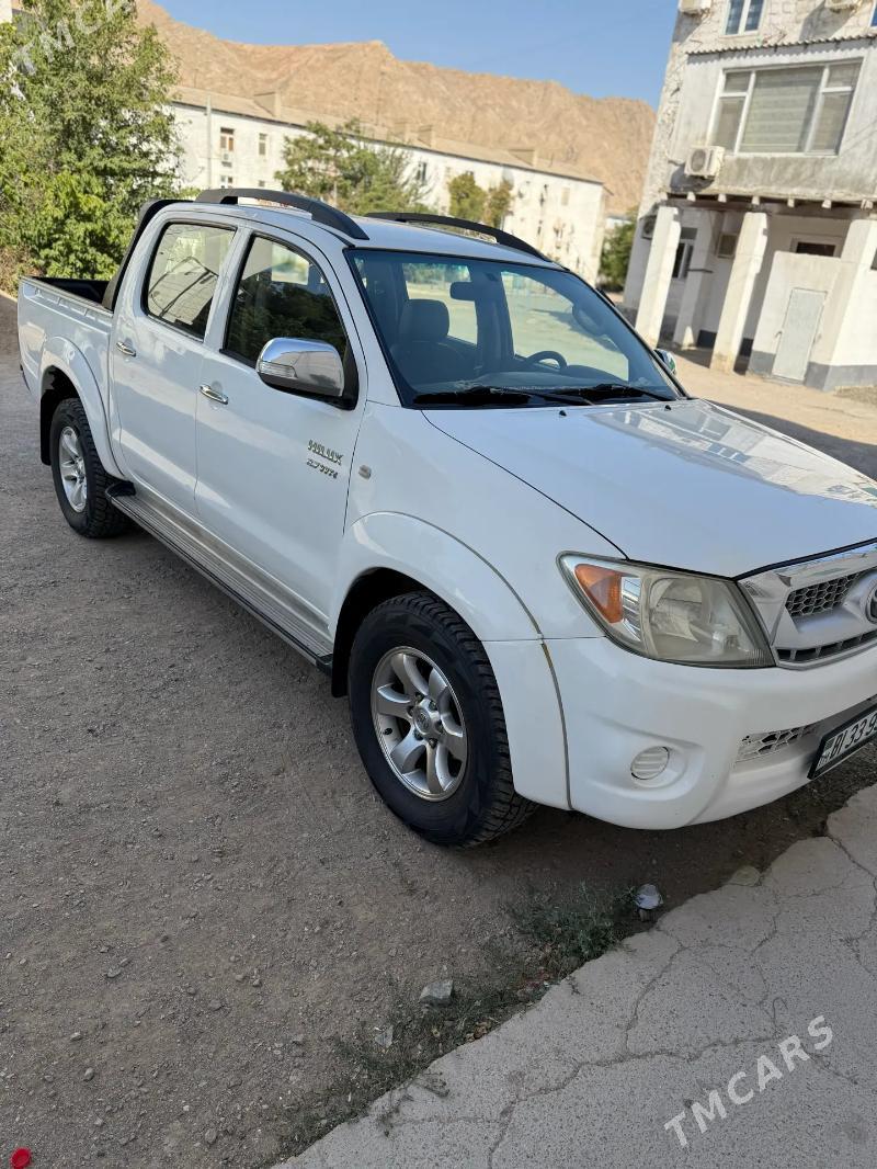Toyota Hilux 2009 - 270 000 TMT - Türkmenbaşy - img 2