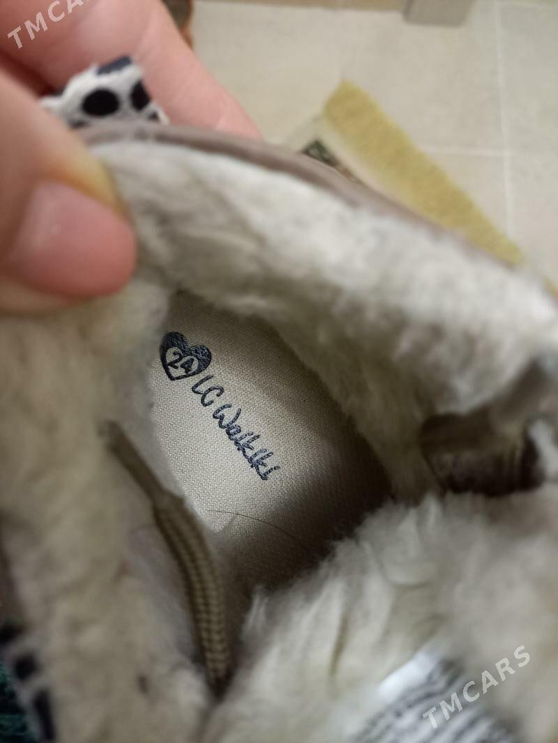 полу сапожки для девочек - Podwoýski köç. (Bitarap Türkmenistan şaýoly) - img 1