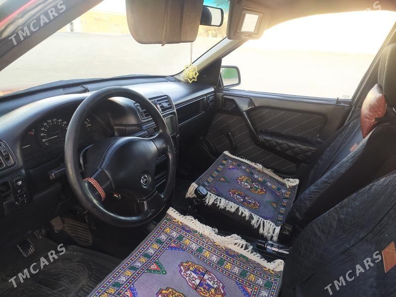 Opel Vectra 1990 - 30 000 TMT - Дянев - img 4