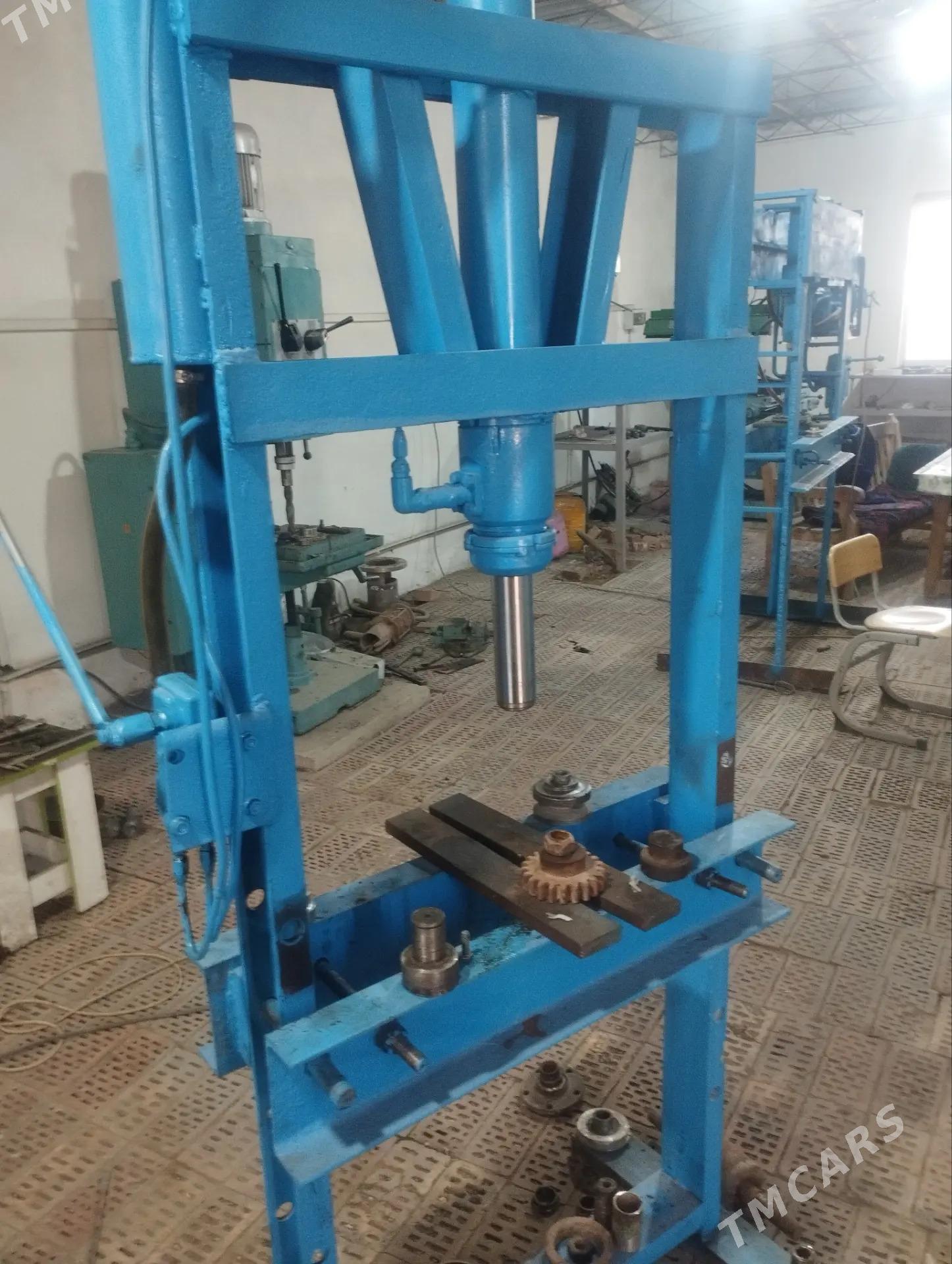 Токарны Tokarny frezirny seh - Халач - img 8