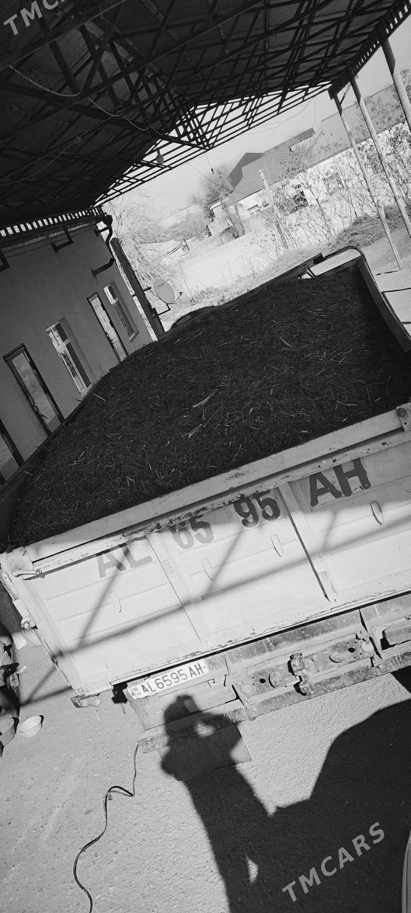 üwelen ýandak - Aşgabat - img 3