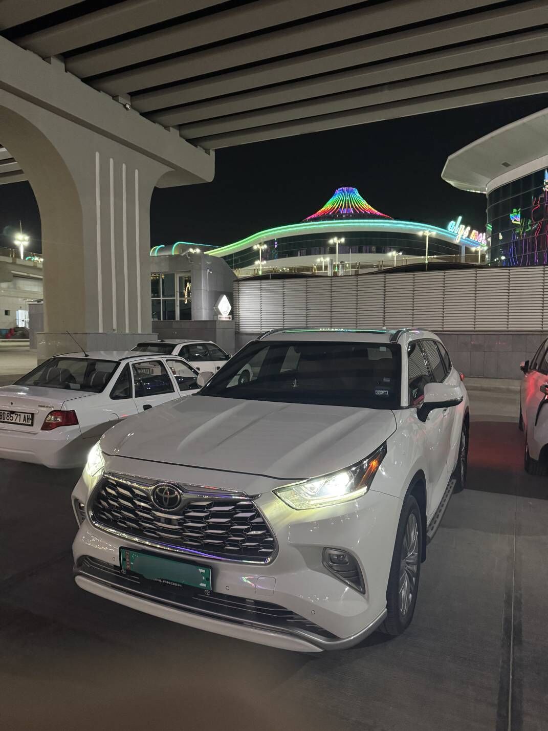 Toyota Highlander 2022 - 720 000 TMT - Büzmeýin - img 1