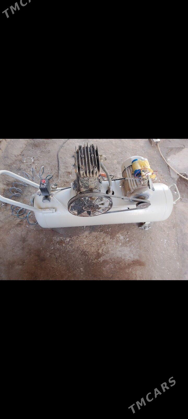 kompressor - Gurbansoltan Eje - img 1