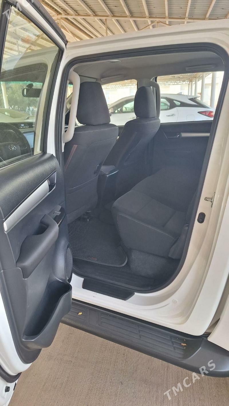 Toyota Hilux 2021 - 550 000 TMT - Köşi - img 6