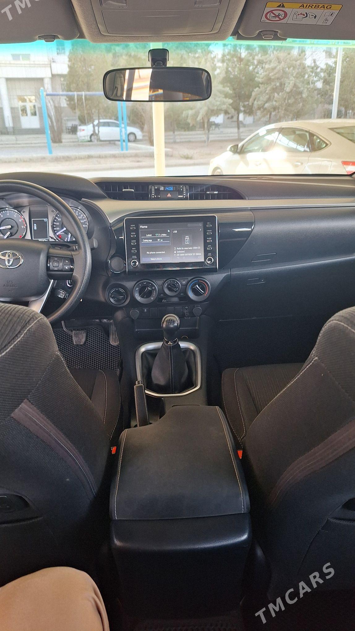 Toyota Hilux 2021 - 550 000 TMT - Köşi - img 5