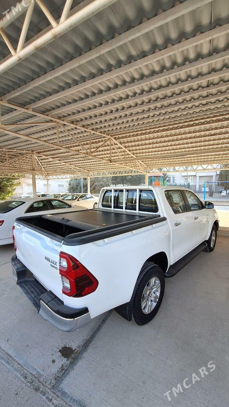 Toyota Hilux 2021 - 550 000 TMT - Köşi - img 4