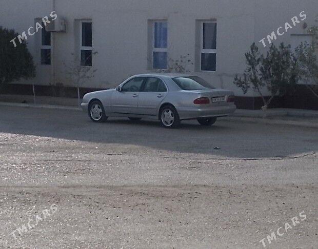 Mercedes-Benz E320 2001 - 85 000 TMT - Гумдаг - img 6