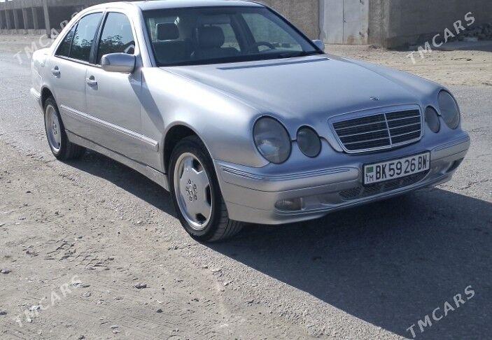 Mercedes-Benz E320 2001 - 85 000 TMT - Гумдаг - img 4