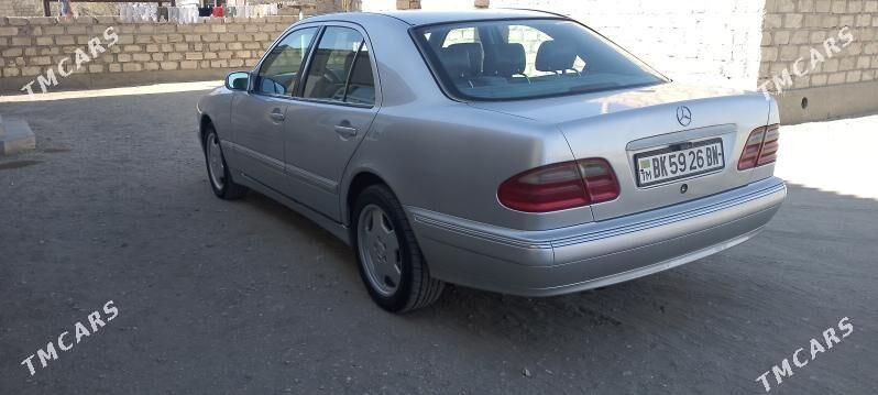 Mercedes-Benz E320 2001 - 85 000 TMT - Гумдаг - img 2