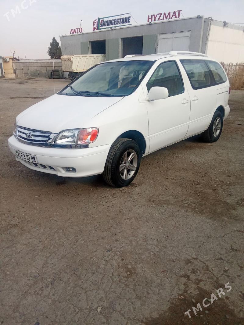 Toyota Sienna 2002 - 150 000 TMT - Гызыларбат - img 1