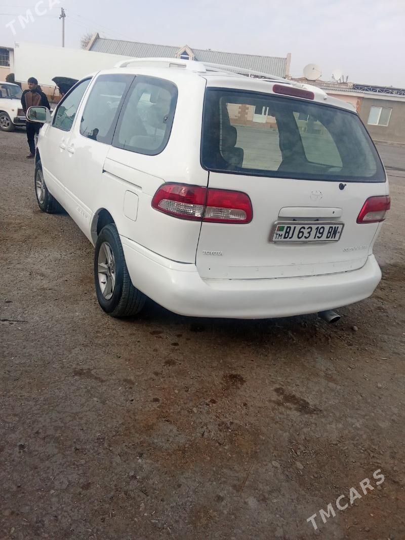 Toyota Sienna 2002 - 150 000 TMT - Гызыларбат - img 3