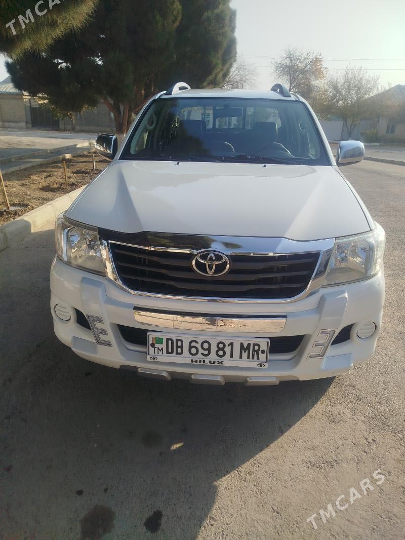 Toyota Hilux 2014 - 380 000 TMT - Wekilbazar - img 1