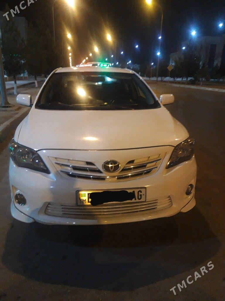 Toyota Corolla 2013 - 176 000 TMT - Кëши - img 1