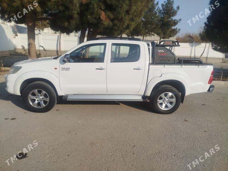 Toyota Hilux 2014 - 380 000 TMT - Wekilbazar - img 3